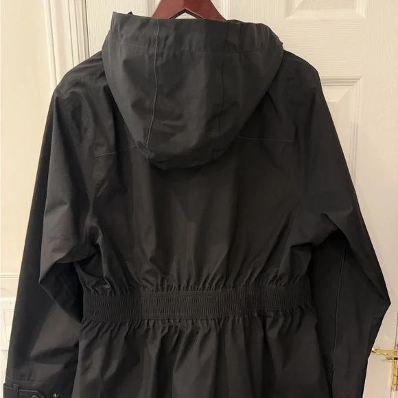 Athleta RainOut Sutro Trench in Black - Picture 6 of 8